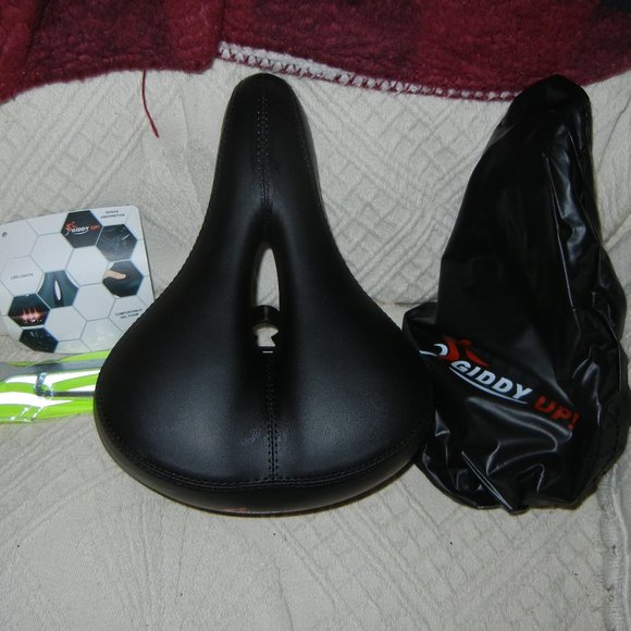 New Giddy Up Bike Seat black with Tail light - Picture 2 of 7